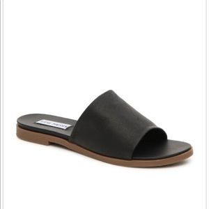 New in Box Steve Madden Karolyn Flat size 7